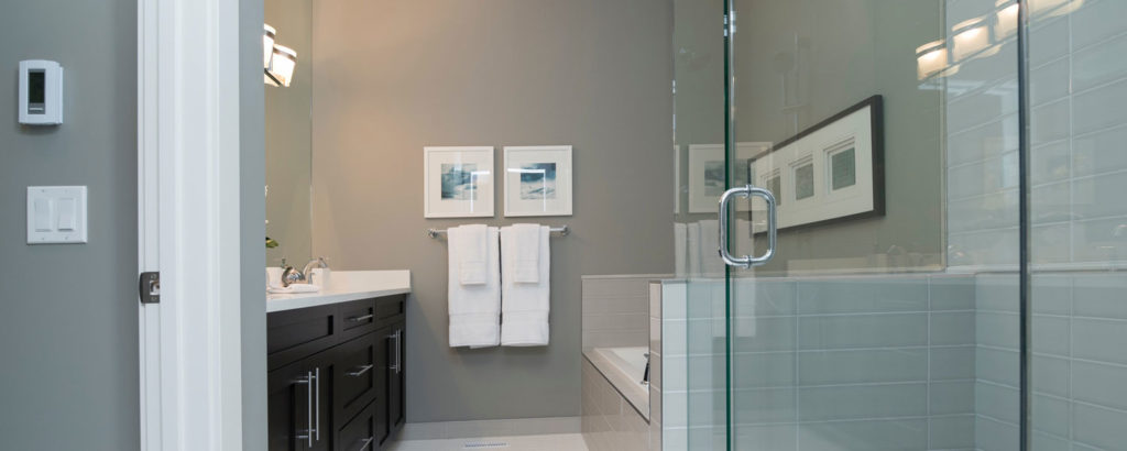Kontakt os - Glas til badeværelset - moderne, let og luftigt